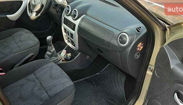 Зелений Дачія Sandero, об'ємом двигуна 1.6 л та пробігом 122 тис. км за 5498 $, фото 19 на Automoto.ua