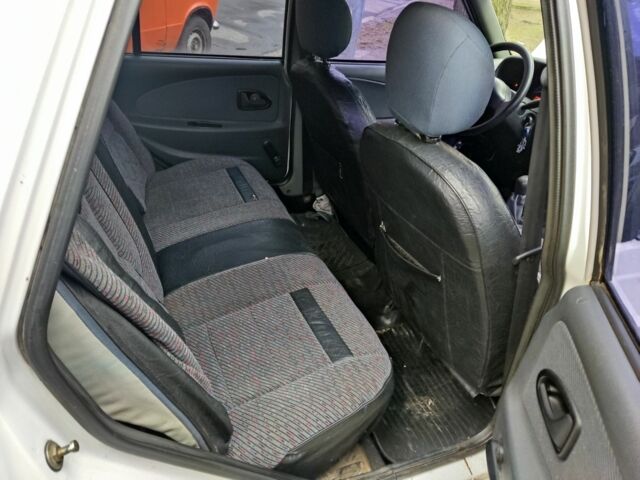 Білий Дачія Solenza, об'ємом двигуна 1.4 л та пробігом 154 тис. км за 1500 $, фото 4 на Automoto.ua