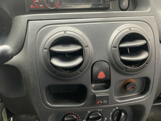 Червоний Дачія Solenza, об'ємом двигуна 1.4 л та пробігом 470 тис. км за 1100 $, фото 9 на Automoto.ua