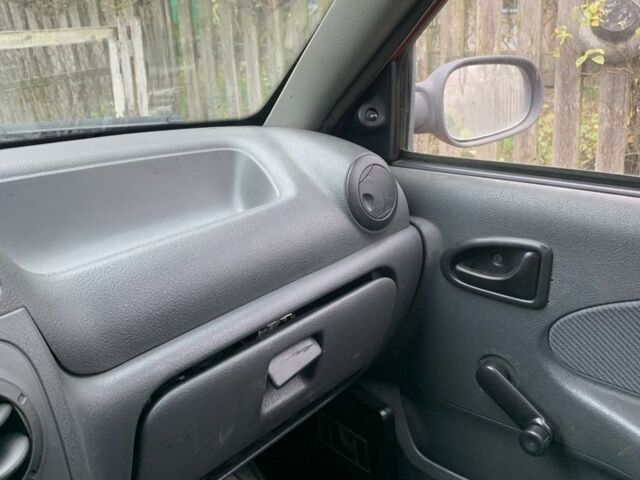 Червоний Дачія Solenza, об'ємом двигуна 1.4 л та пробігом 470 тис. км за 1100 $, фото 10 на Automoto.ua