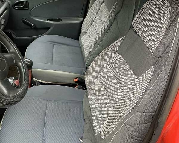 Червоний Дачія Solenza, об'ємом двигуна 1.4 л та пробігом 470 тис. км за 1100 $, фото 6 на Automoto.ua