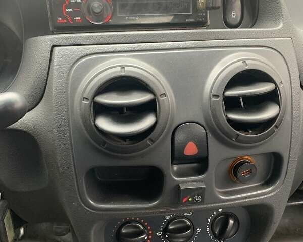 Червоний Дачія Solenza, об'ємом двигуна 1.4 л та пробігом 470 тис. км за 1100 $, фото 8 на Automoto.ua