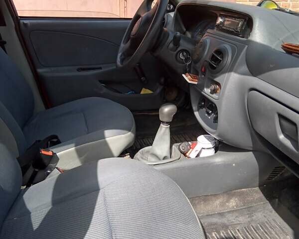 Червоний Дачія Solenza, об'ємом двигуна 1.4 л та пробігом 200 тис. км за 1100 $, фото 8 на Automoto.ua