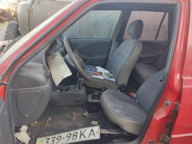 Красный Дачия Соленза, объемом двигателя 1.4 л и пробегом 125 тыс. км за 550 $, фото 4 на Automoto.ua