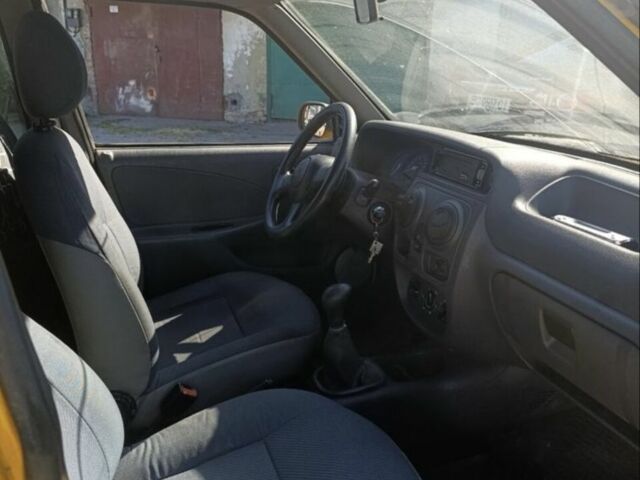 Жовтий Дачія Solenza, об'ємом двигуна 1.4 л та пробігом 270 тис. км за 1411 $, фото 5 на Automoto.ua