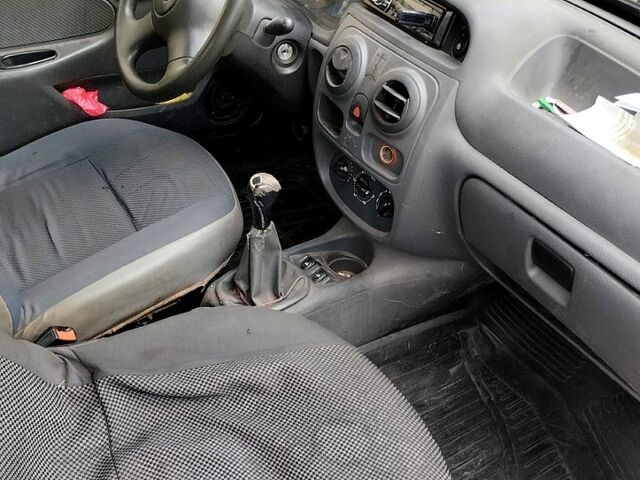 Сірий Дачія Solenza, об'ємом двигуна 1.4 л та пробігом 200 тис. км за 1250 $, фото 2 на Automoto.ua