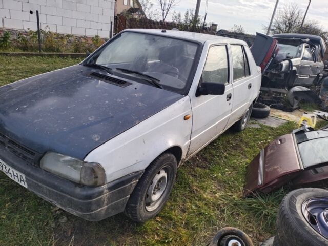 Белый Дачия Супер Нова, объемом двигателя 1.4 л и пробегом 300 тыс. км за 800 $, фото 1 на Automoto.ua