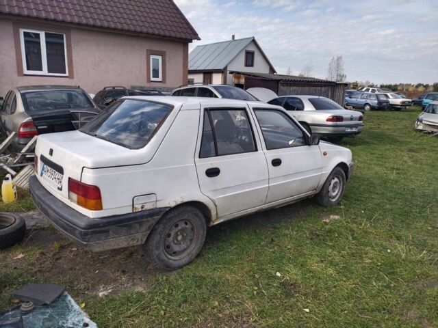 Белый Дачия Супер Нова, объемом двигателя 1.4 л и пробегом 300 тыс. км за 800 $, фото 4 на Automoto.ua