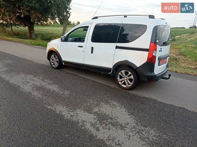 Белый Дачия Dokker Stepway, объемом двигателя 1.5 л и пробегом 230 тыс. км за 9999 $, фото 9 на Automoto.ua