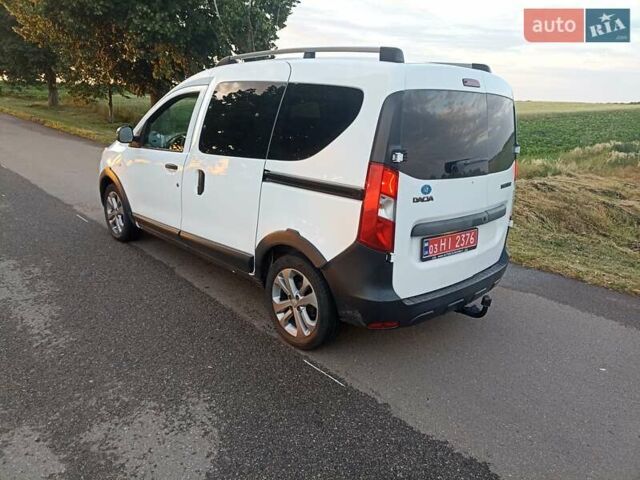 Белый Дачия Dokker Stepway, объемом двигателя 1.5 л и пробегом 230 тыс. км за 9999 $, фото 8 на Automoto.ua