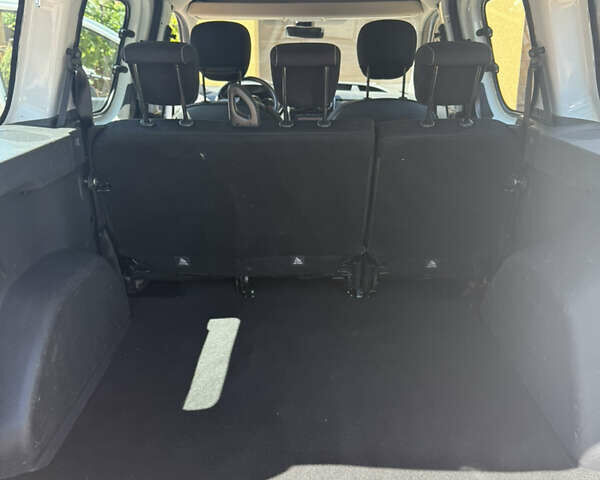 Белый Дачия Dokker Stepway, объемом двигателя 1.5 л и пробегом 120 тыс. км за 10500 $, фото 9 на Automoto.ua