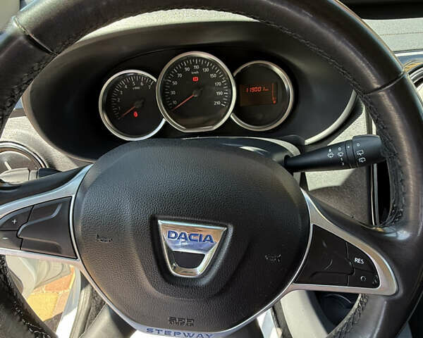 Белый Дачия Dokker Stepway, объемом двигателя 1.5 л и пробегом 120 тыс. км за 10500 $, фото 2 на Automoto.ua