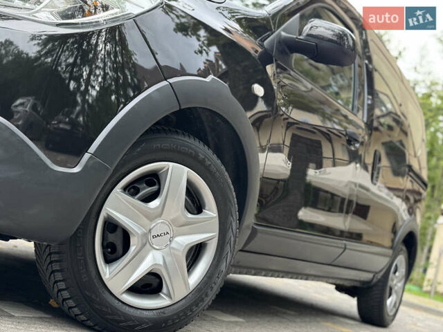 Чорний Дачія Dokker Stepway, об'ємом двигуна 1.2 л та пробігом 85 тис. км за 8950 $, фото 6 на Automoto.ua