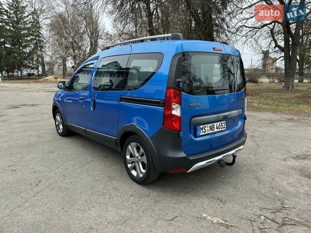 Синий Дачия Dokker Stepway, объемом двигателя 1.2 л и пробегом 101 тыс. км за 10500 $, фото 17 на Automoto.ua