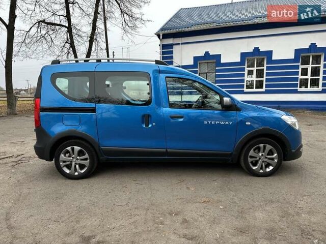 Синий Дачия Dokker Stepway, объемом двигателя 1.2 л и пробегом 101 тыс. км за 10500 $, фото 11 на Automoto.ua