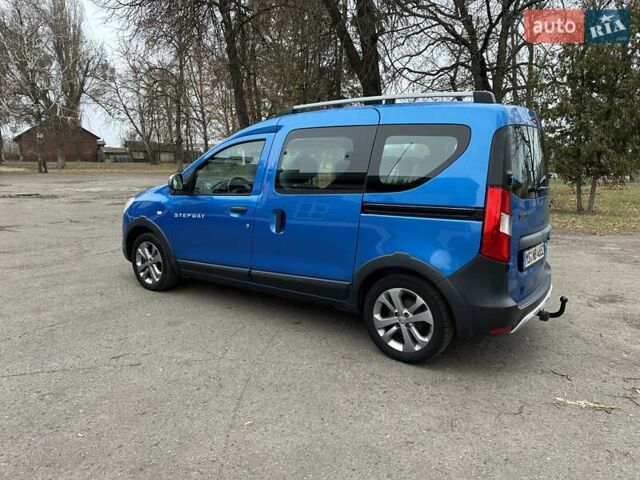 Синий Дачия Dokker Stepway, объемом двигателя 1.2 л и пробегом 101 тыс. км за 10500 $, фото 18 на Automoto.ua