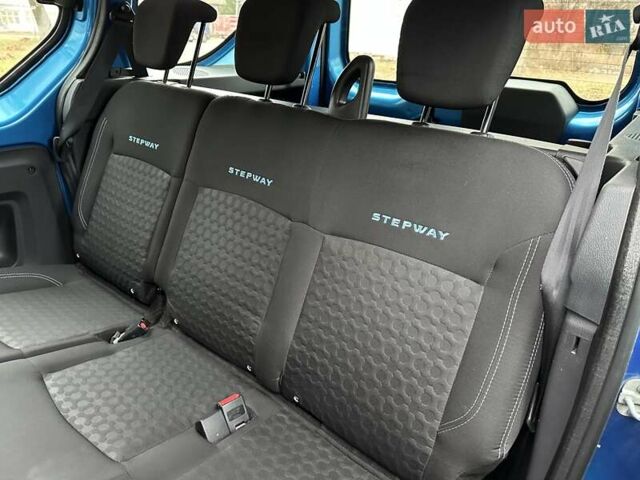 Синий Дачия Dokker Stepway, объемом двигателя 1.2 л и пробегом 101 тыс. км за 10500 $, фото 29 на Automoto.ua