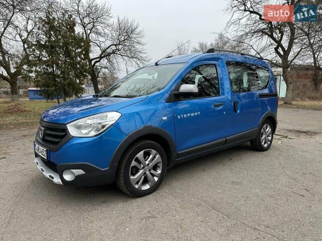 Синий Дачия Dokker Stepway, объемом двигателя 1.2 л и пробегом 101 тыс. км за 10500 $, фото 4 на Automoto.ua