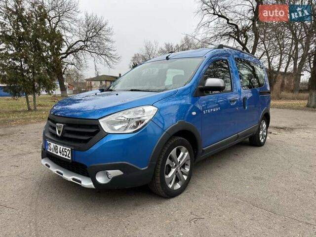Синий Дачия Dokker Stepway, объемом двигателя 1.2 л и пробегом 101 тыс. км за 10500 $, фото 5 на Automoto.ua