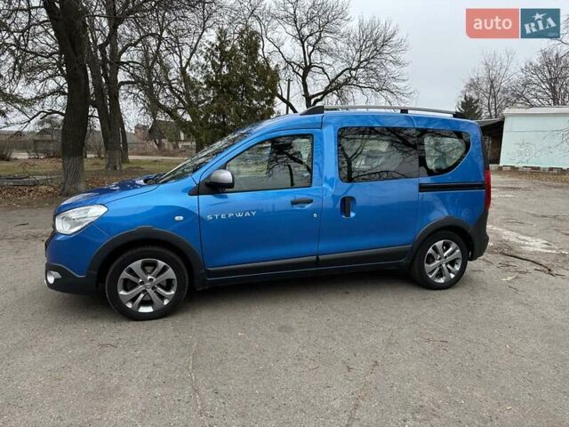 Синий Дачия Dokker Stepway, объемом двигателя 1.2 л и пробегом 101 тыс. км за 10500 $, фото 2 на Automoto.ua