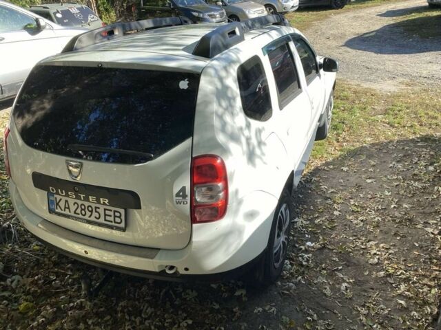 Белый Дачия Duster, объемом двигателя 1.2 л и пробегом 127 тыс. км за 10000 $, фото 3 на Automoto.ua