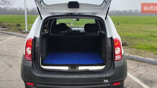 Білий Дачія Duster, об'ємом двигуна 1.6 л та пробігом 260 тис. км за 7500 $, фото 5 на Automoto.ua