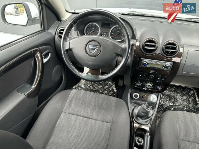 Білий Дачія Duster, об'ємом двигуна 1.6 л та пробігом 243 тис. км за 8750 $, фото 11 на Automoto.ua