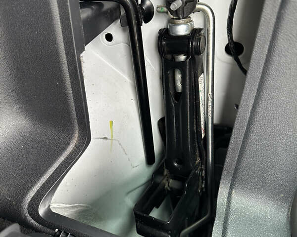 Білий Дачія Duster, об'ємом двигуна 1.6 л та пробігом 243 тис. км за 8750 $, фото 30 на Automoto.ua