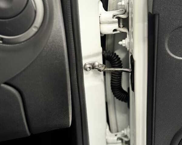 Белый Дачия Duster, объемом двигателя 1.6 л и пробегом 130 тыс. км за 8500 $, фото 117 на Automoto.ua