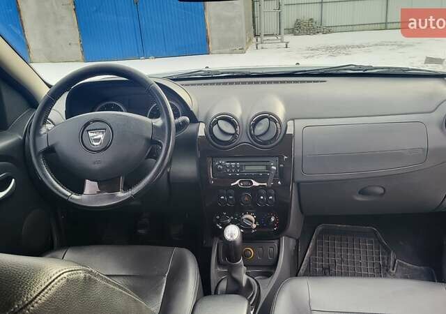 Белый Дачия Duster, объемом двигателя 1.5 л и пробегом 140 тыс. км за 7000 $, фото 5 на Automoto.ua