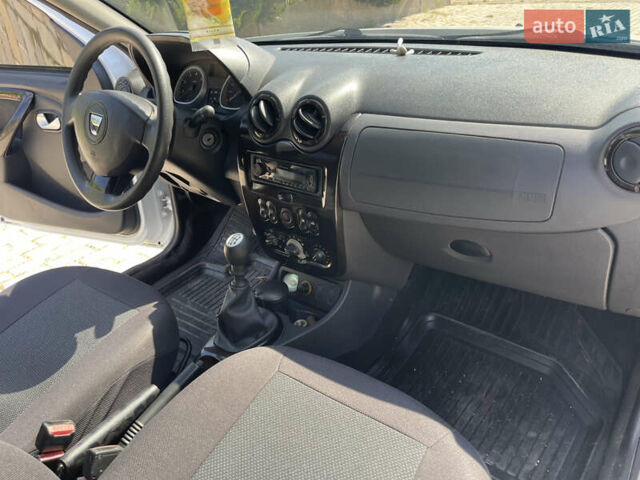 Белый Дачия Duster, объемом двигателя 1.5 л и пробегом 216 тыс. км за 7600 $, фото 6 на Automoto.ua