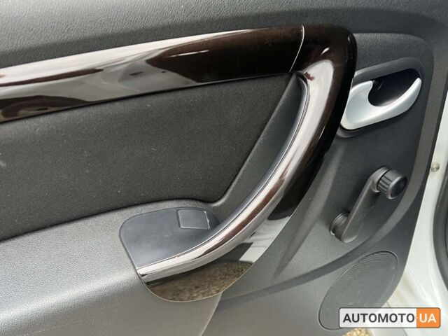 Белый Дачия Duster, объемом двигателя 1.5 л и пробегом 140 тыс. км за 9000 $, фото 9 на Automoto.ua