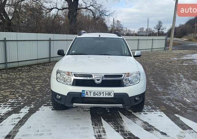 Белый Дачия Duster, объемом двигателя 1.5 л и пробегом 140 тыс. км за 7000 $, фото 1 на Automoto.ua
