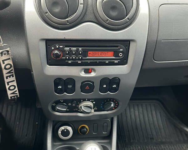 Білий Дачія Duster, об'ємом двигуна 1.46 л та пробігом 233 тис. км за 8250 $, фото 33 на Automoto.ua