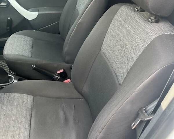 Белый Дачия Duster, объемом двигателя 1.6 л и пробегом 236 тыс. км за 6300 $, фото 10 на Automoto.ua
