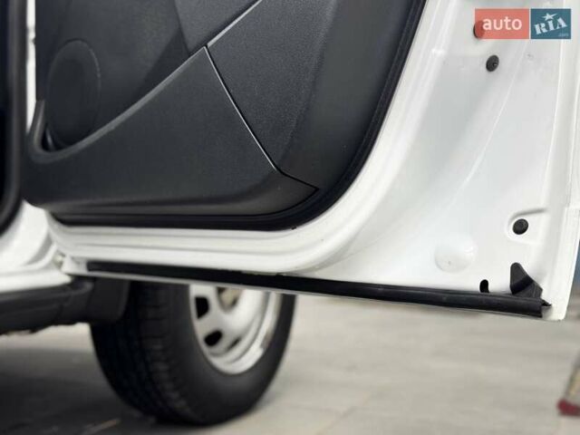 Белый Дачия Duster, объемом двигателя 1.6 л и пробегом 130 тыс. км за 8500 $, фото 116 на Automoto.ua