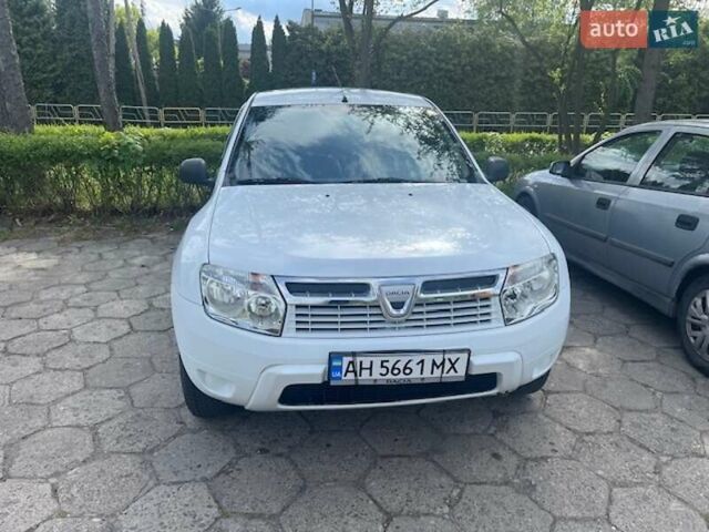 Белый Дачия Duster, объемом двигателя 1.6 л и пробегом 236 тыс. км за 6300 $, фото 2 на Automoto.ua