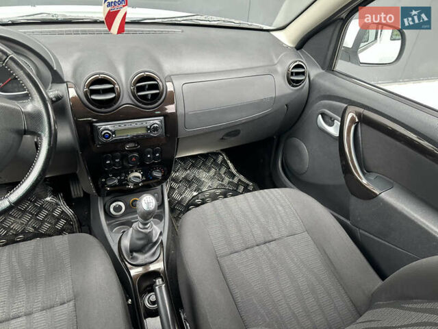 Білий Дачія Duster, об'ємом двигуна 1.6 л та пробігом 243 тис. км за 8750 $, фото 12 на Automoto.ua