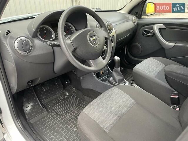 Білий Дачія Duster, об'ємом двигуна 1.6 л та пробігом 188 тис. км за 8550 $, фото 9 на Automoto.ua