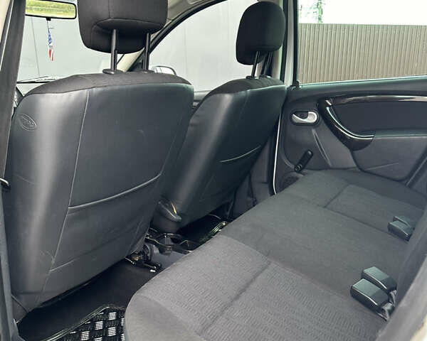 Білий Дачія Duster, об'ємом двигуна 1.6 л та пробігом 243 тис. км за 8750 $, фото 22 на Automoto.ua
