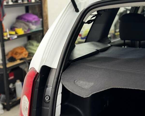 Белый Дачия Duster, объемом двигателя 1.6 л и пробегом 130 тыс. км за 8500 $, фото 77 на Automoto.ua