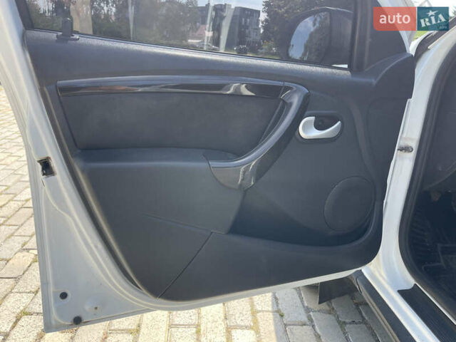 Белый Дачия Duster, объемом двигателя 1.5 л и пробегом 216 тыс. км за 7600 $, фото 4 на Automoto.ua
