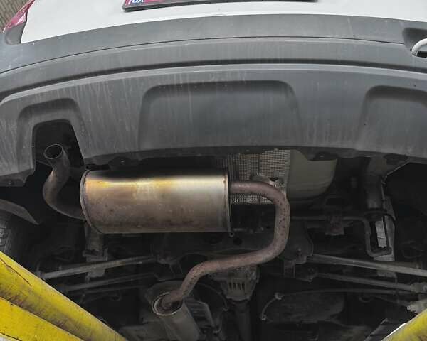 Белый Дачия Duster, объемом двигателя 1.6 л и пробегом 130 тыс. км за 8500 $, фото 63 на Automoto.ua