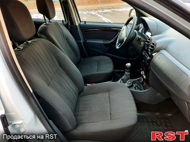 Белый Дачия Duster, объемом двигателя 16 л и пробегом 182 тыс. км за 8700 $, фото 12 на Automoto.ua