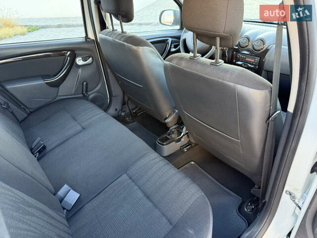 Білий Дачія Duster, об'ємом двигуна 1.6 л та пробігом 153 тис. км за 8999 $, фото 31 на Automoto.ua