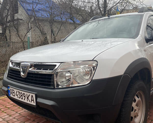 Белый Дачия Duster, объемом двигателя 1.6 л и пробегом 162 тыс. км за 8500 $, фото 1 на Automoto.ua