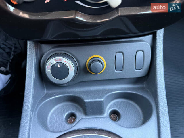 Білий Дачія Duster, об'ємом двигуна 1.6 л та пробігом 153 тис. км за 8999 $, фото 60 на Automoto.ua