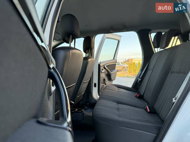 Білий Дачія Duster, об'ємом двигуна 1.6 л та пробігом 153 тис. км за 8999 $, фото 32 на Automoto.ua