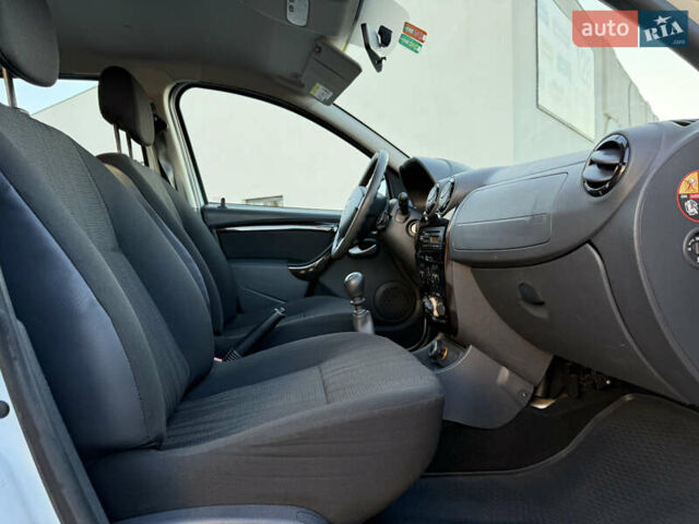 Білий Дачія Duster, об'ємом двигуна 1.6 л та пробігом 153 тис. км за 8999 $, фото 38 на Automoto.ua