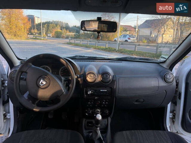 Белый Дачия Duster, объемом двигателя 1.5 л и пробегом 298 тыс. км за 7999 $, фото 10 на Automoto.ua